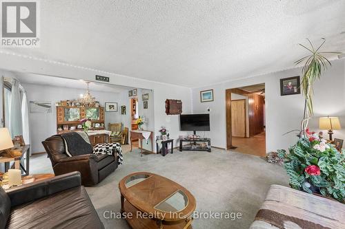 655 Tiny Beaches Road N, Tiny, ON - Indoor Photo Showing Living Room