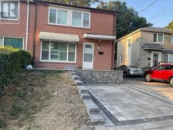 50 CHESTNUT CRESCENT  Toronto, ON M1L 1Y5