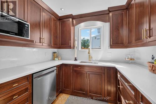 1069 St Germain Crescent, Ottawa, ON - Indoor Photo Showing Kitchen