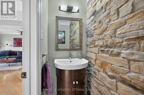 1069 St Germain Crescent, Ottawa, ON - Indoor Photo Showing Bathroom