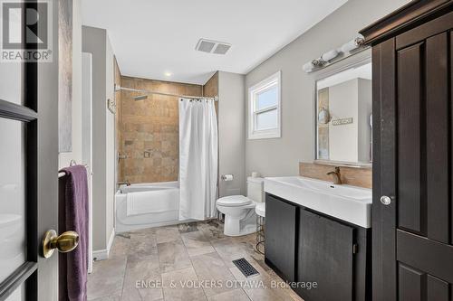 1069 St Germain Crescent, Ottawa, ON - Indoor Photo Showing Bathroom