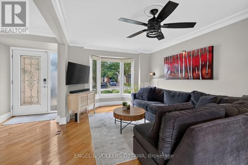 1069 St Germain Crescent, Ottawa, ON - Indoor Photo Showing Living Room