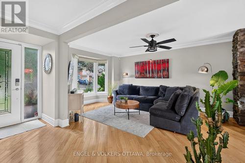 1069 St Germain Crescent, Ottawa, ON - Indoor Photo Showing Living Room
