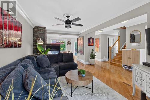 1069 St Germain Crescent, Ottawa, ON - Indoor Photo Showing Living Room