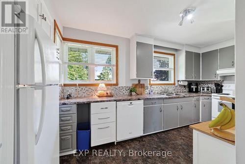 1304 Leonard Avenue, Cornwall, ON - Indoor Photo Showing Kitchen With Double Sink