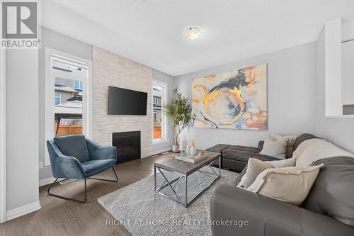624 Spring Valley Drive, Ottawa, ON - Indoor Photo Showing Living Room With Fireplace
