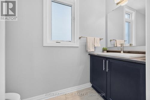 Powder room - 624 Spring Valley Drive, Ottawa, ON - Indoor Photo Showing Bathroom