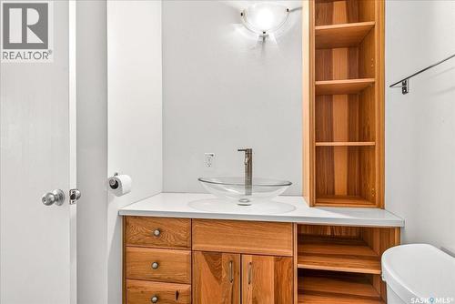5 Bryant Street, Regina, SK - Indoor Photo Showing Bathroom