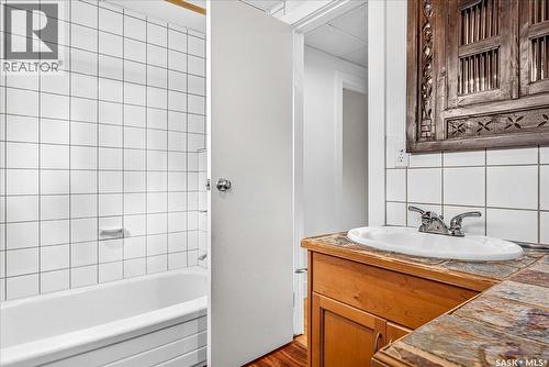 5 Bryant Street, Regina, SK - Indoor Photo Showing Bathroom