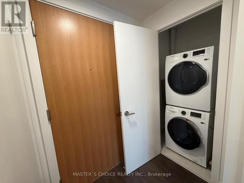 323 - 150 Logan Avenue, Toronto, ON - Indoor Photo Showing Laundry Room