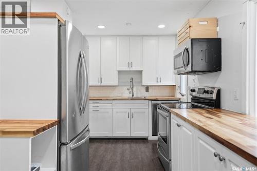 1519 C Avenue N, Saskatoon, SK - Indoor Photo Showing Kitchen With Stainless Steel Kitchen
