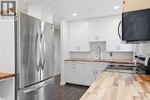 1519 C Avenue N, Saskatoon, SK - Indoor Photo Showing Kitchen With Stainless Steel Kitchen