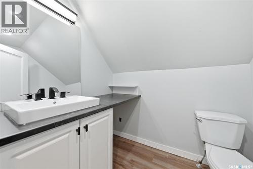1519 C Avenue N, Saskatoon, SK - Indoor Photo Showing Bathroom