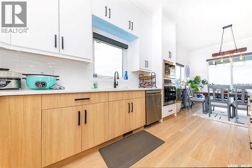 618 Nightingale Cove, Saskatoon, SK - Indoor Photo Showing Kitchen