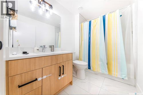 618 Nightingale Cove, Saskatoon, SK - Indoor Photo Showing Bathroom