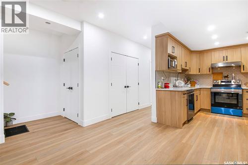 618 Nightingale Cove, Saskatoon, SK - Indoor Photo Showing Kitchen