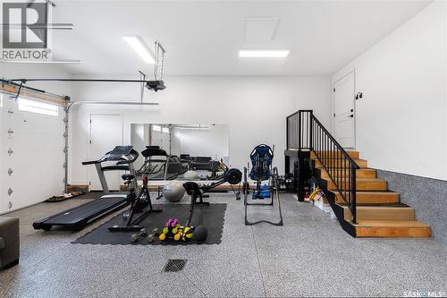 618 Nightingale Cove, Saskatoon, SK - Indoor Photo Showing Garage