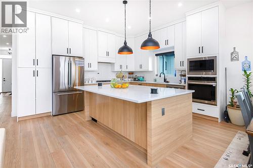 618 Nightingale Cove, Saskatoon, SK - Indoor Photo Showing Kitchen With Upgraded Kitchen