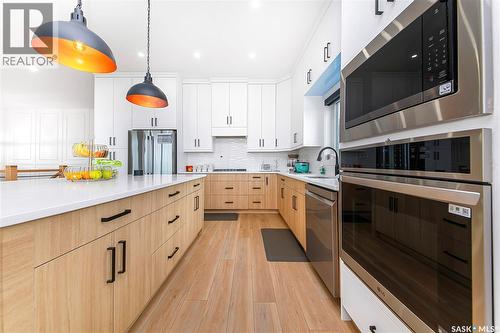 618 Nightingale Cove, Saskatoon, SK - Indoor Photo Showing Kitchen With Upgraded Kitchen