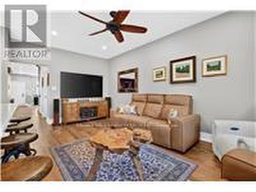 92 Morrison Crescent, Grimsby, ON - Indoor Photo Showing Living Room
