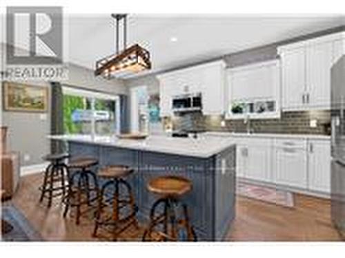 92 Morrison Crescent, Grimsby, ON - Indoor Photo Showing Kitchen With Upgraded Kitchen