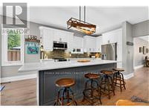 92 Morrison Crescent, Grimsby, ON - Indoor Photo Showing Kitchen With Upgraded Kitchen