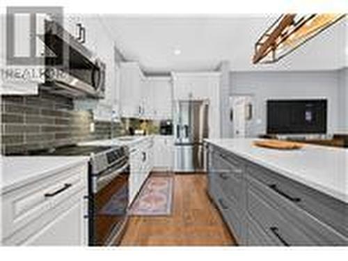 92 Morrison Crescent, Grimsby, ON - Indoor Photo Showing Kitchen With Upgraded Kitchen