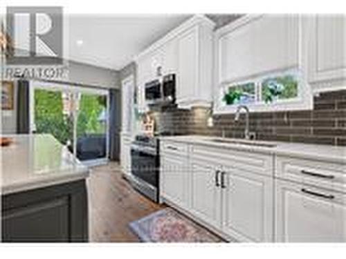92 Morrison Crescent, Grimsby, ON - Indoor Photo Showing Kitchen