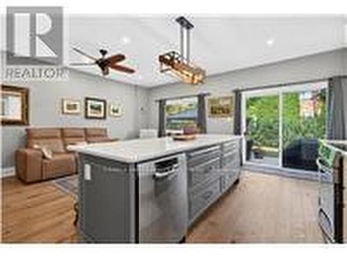 92 Morrison Crescent, Grimsby, ON - Indoor Photo Showing Kitchen