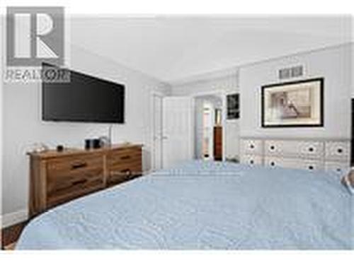 92 Morrison Crescent, Grimsby, ON - Indoor Photo Showing Bedroom