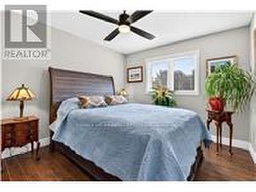 92 Morrison Crescent, Grimsby, ON - Indoor Photo Showing Bedroom