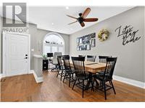 92 Morrison Crescent, Grimsby, ON - Indoor Photo Showing Dining Room