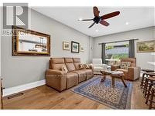 92 Morrison Crescent, Grimsby, ON - Indoor Photo Showing Living Room