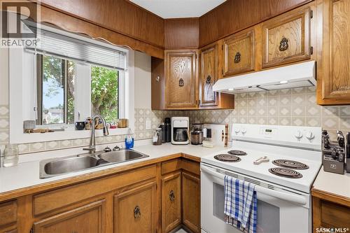 723 Lenore Drive, Saskatoon, SK - Indoor Photo Showing Kitchen With Double Sink