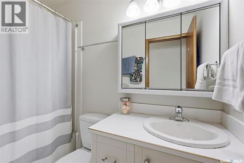 723 Lenore Drive, Saskatoon, SK - Indoor Photo Showing Bathroom