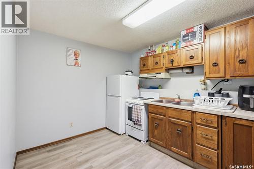 723 Lenore Drive, Saskatoon, SK - Indoor Photo Showing Kitchen With Double Sink