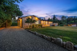 2925 Baird Rd  Courtenay, BC V9N 9N6