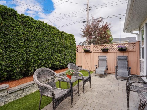 #8-10490 Resthaven Dr, Sidney, BC 