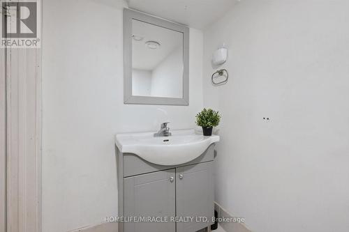 60 Edinburgh Road, Kitchener, ON - Indoor Photo Showing Bathroom