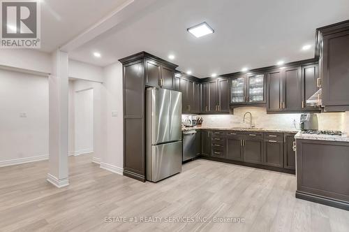4212 Powderhorn Crescent, Mississauga, ON - Indoor Photo Showing Kitchen With Upgraded Kitchen