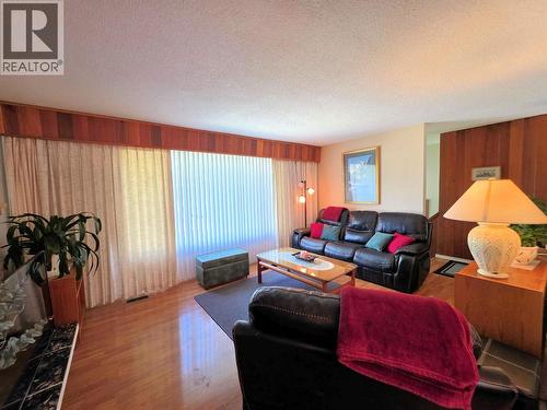 2697 Abbott Crescent, Prince George, BC - Indoor Photo Showing Living Room