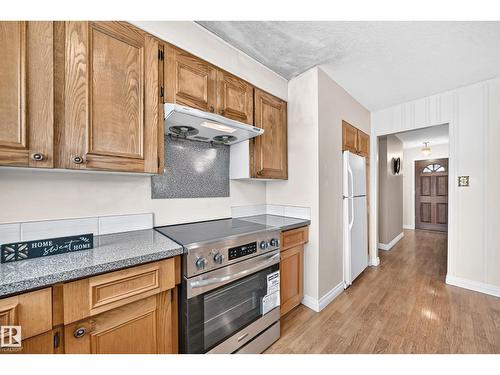 15020 88 St Nw, Edmonton, AB - Indoor Photo Showing Kitchen