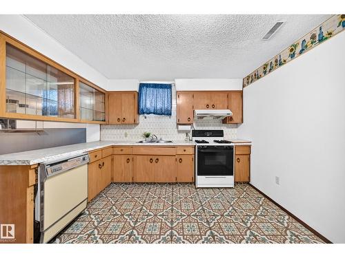 15020 88 St Nw, Edmonton, AB - Indoor Photo Showing Kitchen With Double Sink
