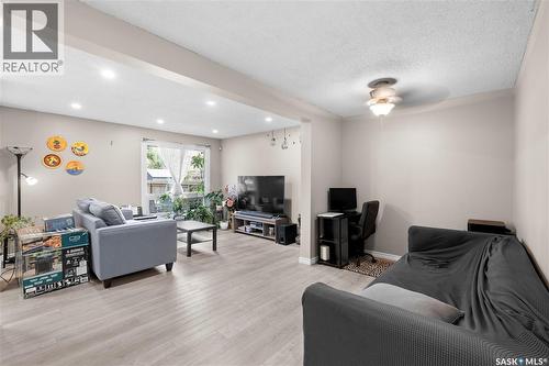 21 1128 Mckercher Drive, Saskatoon, SK - Indoor Photo Showing Living Room