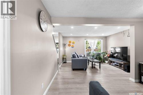 21 1128 Mckercher Drive, Saskatoon, SK - Indoor Photo Showing Living Room