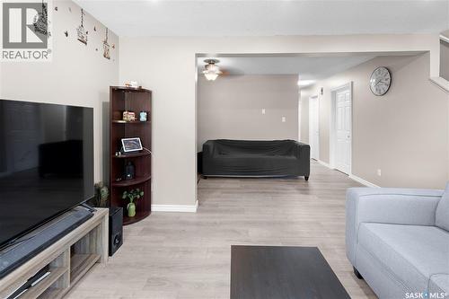 21 1128 Mckercher Drive, Saskatoon, SK - Indoor Photo Showing Living Room