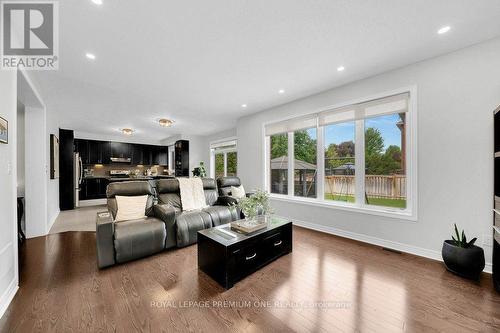 14 Atchison Drive, Caledon, ON - Indoor Photo Showing Living Room