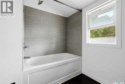 1209 14Th Avenue, Regina, SK - Indoor Photo Showing Bathroom