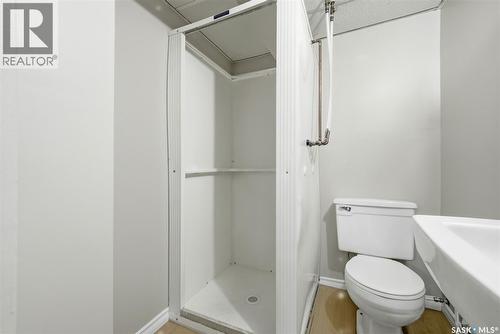 1209 14Th Avenue, Regina, SK - Indoor Photo Showing Bathroom