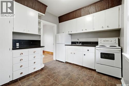 1209 14Th Avenue, Regina, SK - Indoor Photo Showing Kitchen
